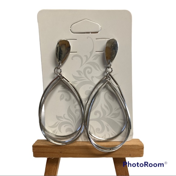 Costume jewelry Hanging earrings - Picture 1 of 2